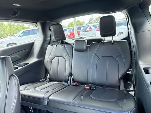 New 2026 Chrysler Pacifica Select image 23
