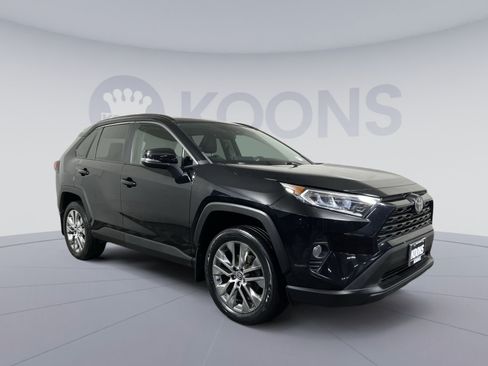 Used 2021 Toyota RAV4 XLE Premium AWD/4WD image 2