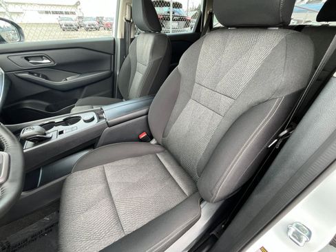 Used 2025 Nissan Rogue SV AWD/4WD image 38