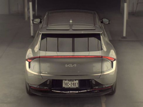 Used 2023 Kia EV6 Wind RWD image 9