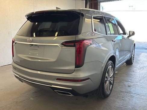 Used 2025 Cadillac XT6 Premium Luxury image 5