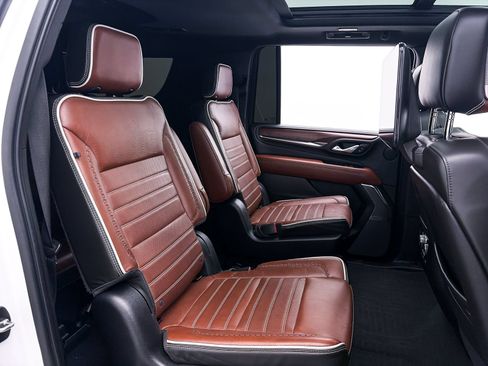 Used 2023 GMC Yukon XL Denali Ultimate AWD/4WD image 42