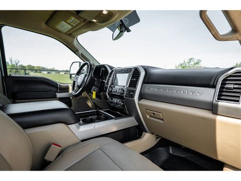 Used 2018 Ford F250 Lariat w/ Lariat Value Package image 35
