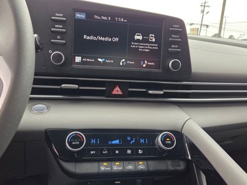 Certified 2025 Hyundai Elantra Blue image 17