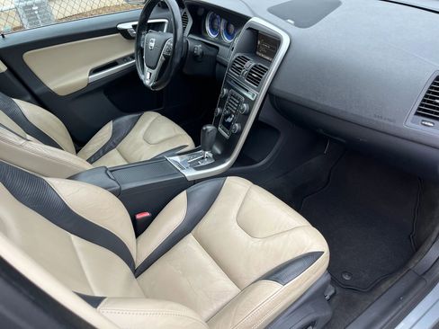 Used 2012 Volvo XC60 T6 R-Design image 12