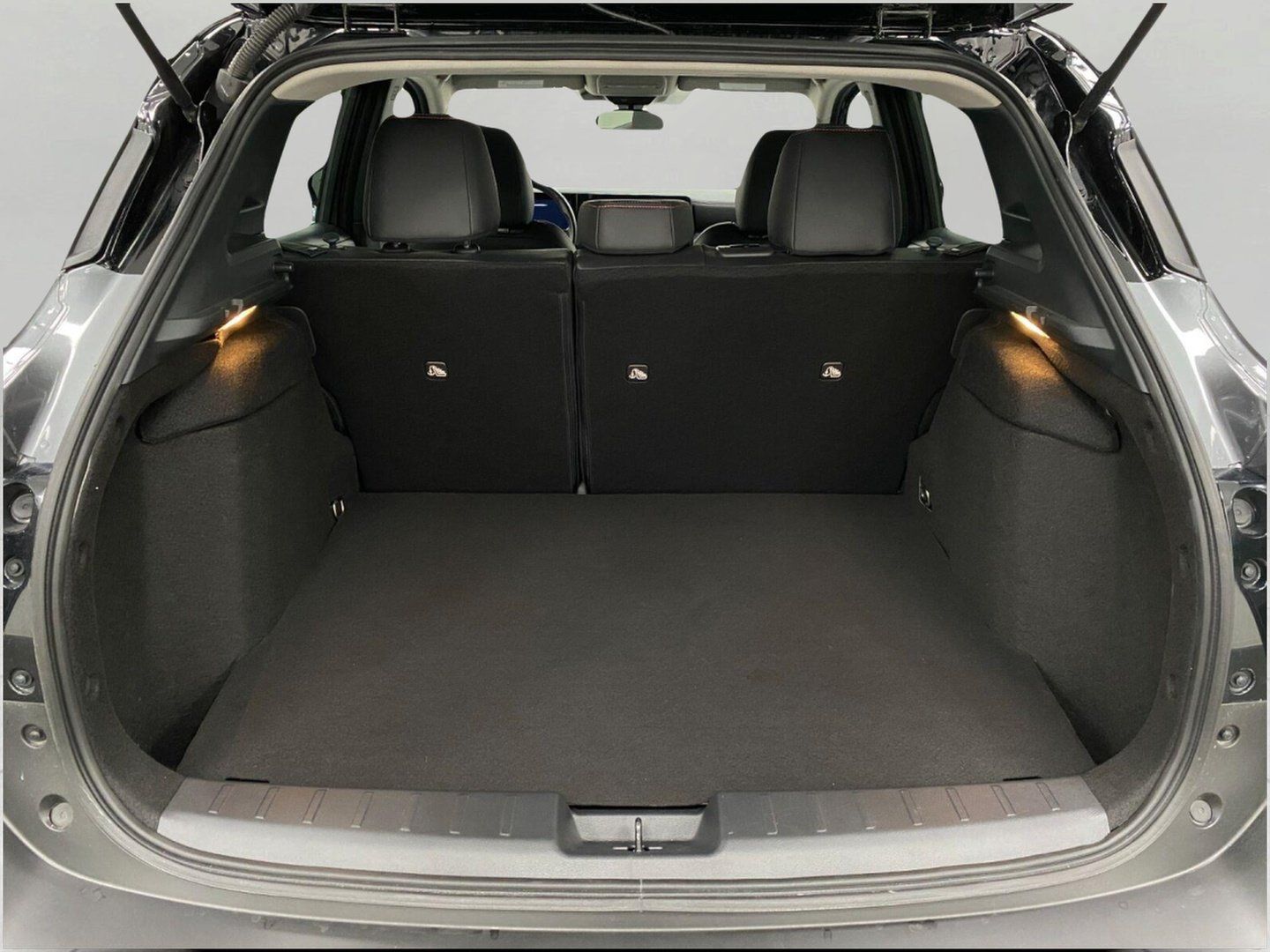 Certified 2025 Nissan Kicks SR AWD/4WD image 5
