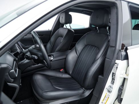 Certified 2023 Maserati Levante GT image 19