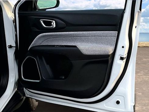 Used 2024 Jeep Compass Latitude image 26