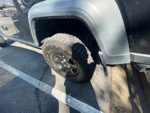 Used 2020 Jeep Gladiator Sport w/ Quick Order Package 24S AWD/4WD image 12