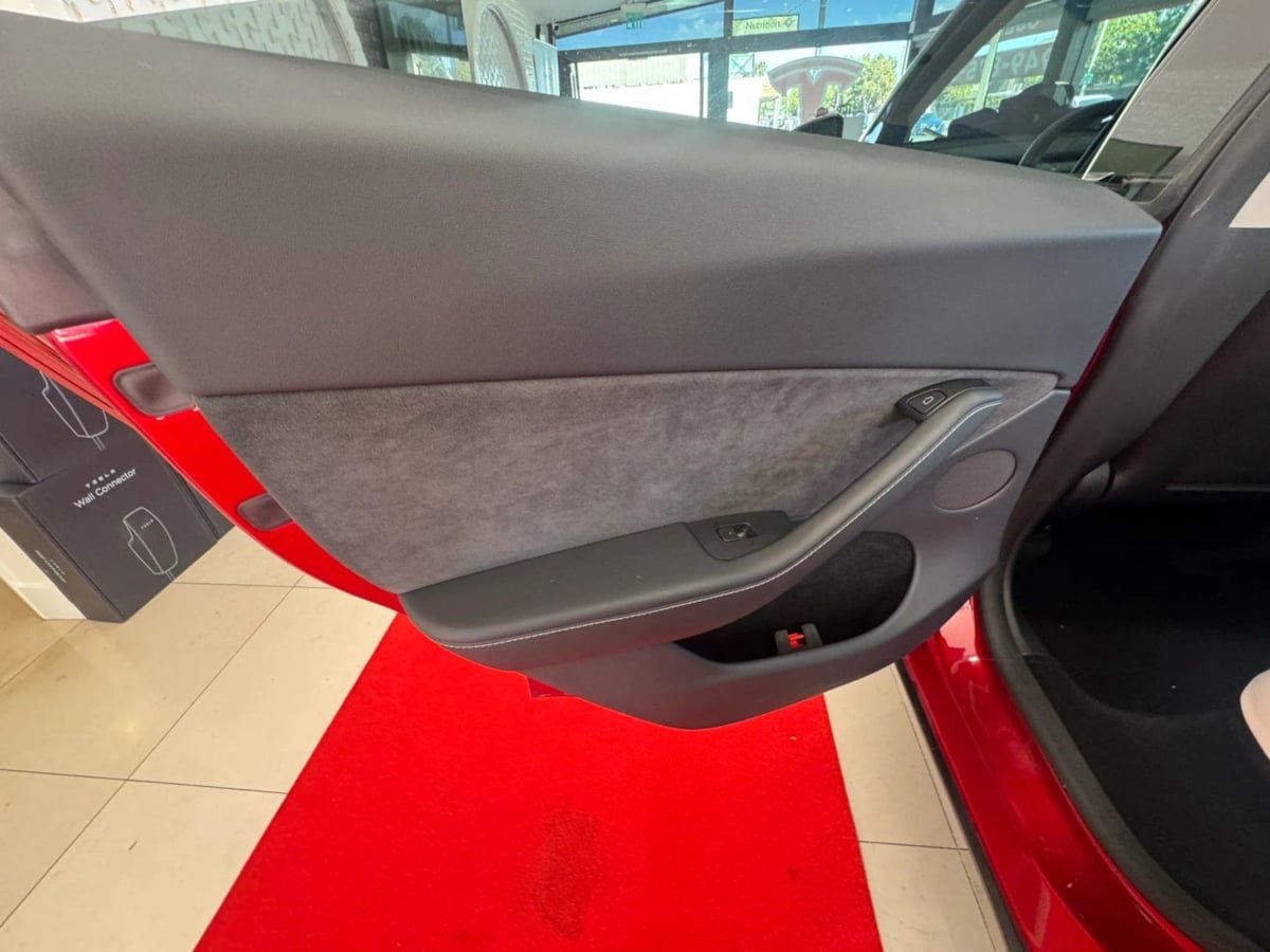 Used 2024 Tesla Model Y Long Range AWD/4WD image 28