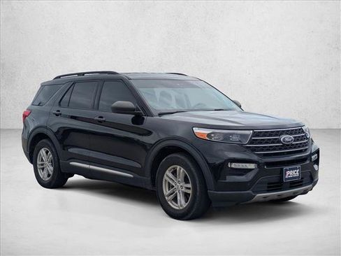 Used 2023 Ford Explorer XLT w/ Equipment Group 202A RWD image 3