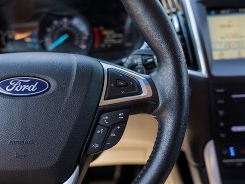 Used 2018 Ford Edge Titanium w/ Equipment Group 301A AWD/4WD image 26