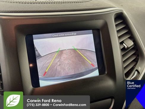 Used 2020 Jeep Cherokee Latitude Plus AWD/4WD image 16