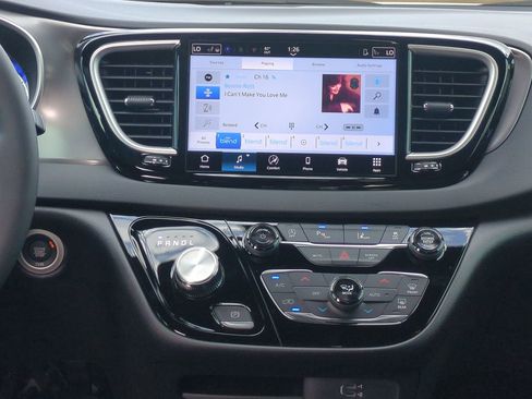 New 2026 Chrysler Voyager LX image 17