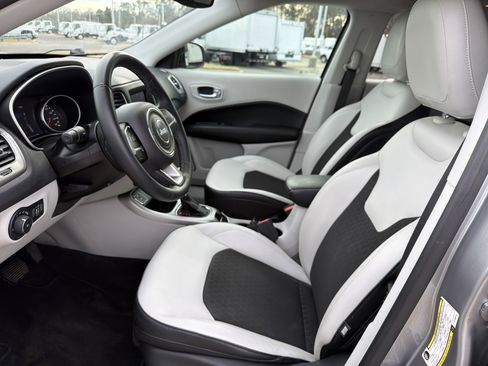 Used 2018 Jeep Compass Latitude w/ Popular Equipment Group image 14