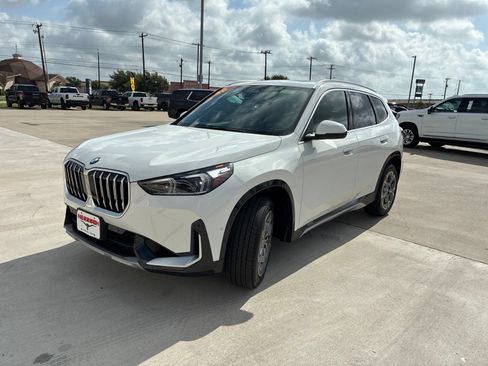 Used 2026 BMW X1 xDrive28i AWD/4WD image 3