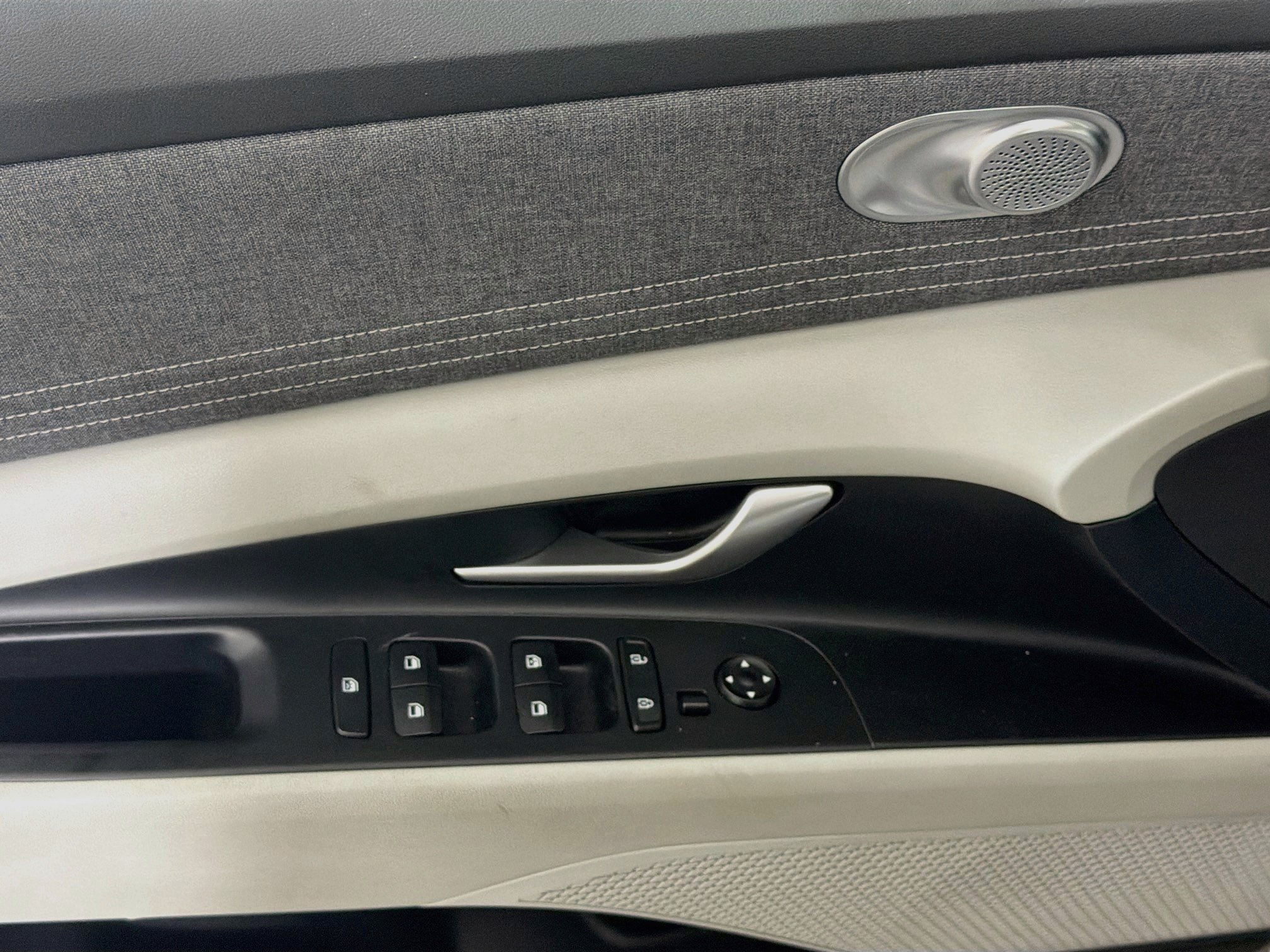 Used 2025 Hyundai Elantra Limited FWD image 15