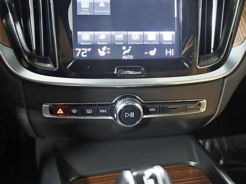 Used 2020 Volvo V60 T5 Cross Country image 23