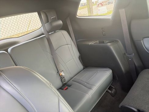 Used 2024 Buick Enclave Premium image 11