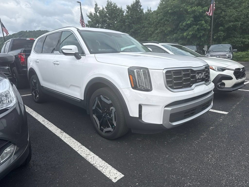 Used 2023 Kia Telluride S w/ S Sunroof Package AWD/4WD image 2