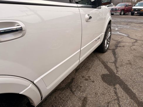 Used 2016 Ford Expedition Platinum image 15