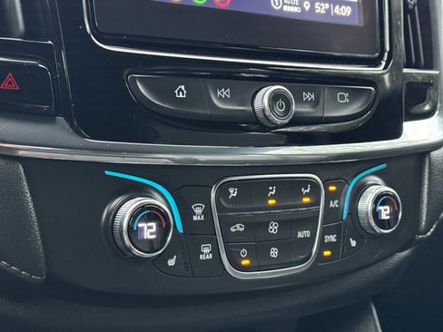 Used 2023 Chevrolet Traverse LT image 21