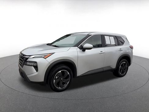 Used 2025 Nissan Rogue SV image 8