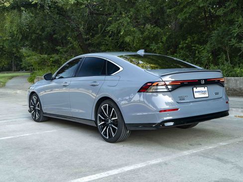 Used 2023 Honda Accord Touring image 7