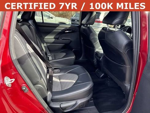 Used 2022 Toyota Highlander XSE image 11