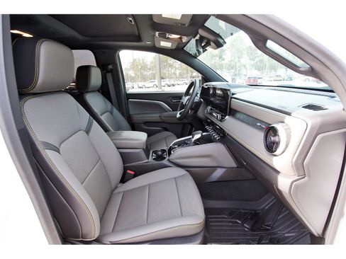 Used 2025 Chevrolet Colorado ZR2 w/ Technology Package image 24