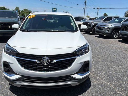 Used 2022 Buick Encore GX Essence FWD image 2