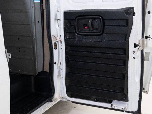Used 2017 Chevrolet Express 2500 RWD image 29