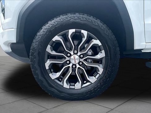 Used 2025 GMC Canyon Denali AWD/4WD image 11