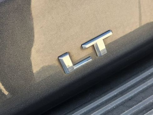 Used 2021 Chevrolet Suburban LT RWD image 8