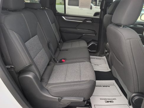Used 2025 GMC Acadia Elevation FWD image 11