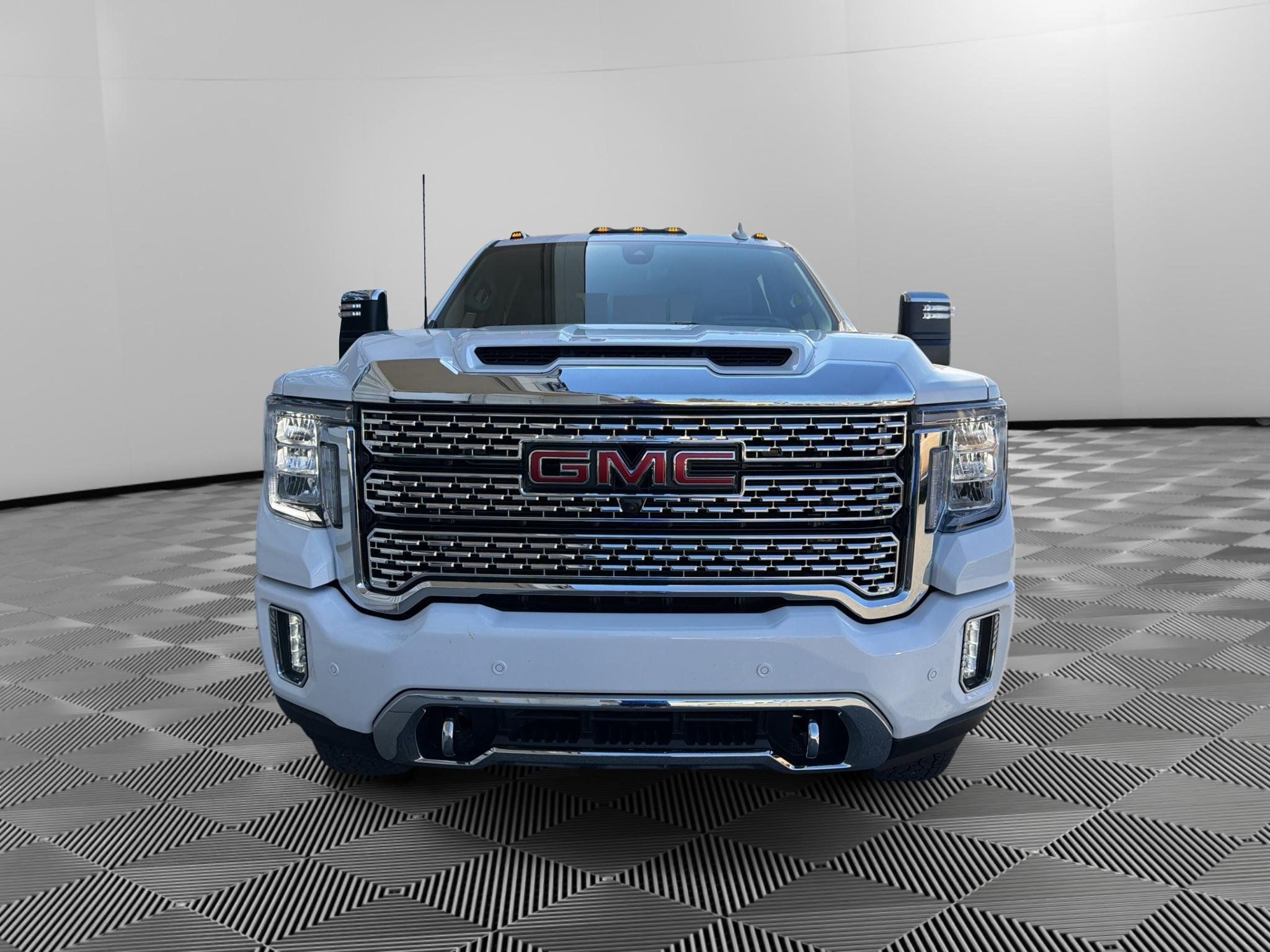Used 2022 GMC Sierra 2500 Denali w/ Denali Ultimate Package AWD/4WD image 2