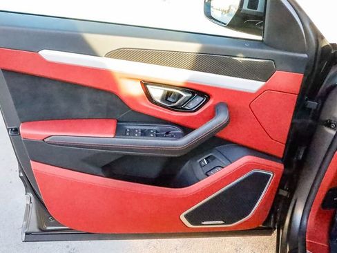 Used 2022 Lamborghini Urus image 21