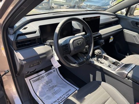 Used 2026 Toyota RAV4 SE AWD/4WD image 25