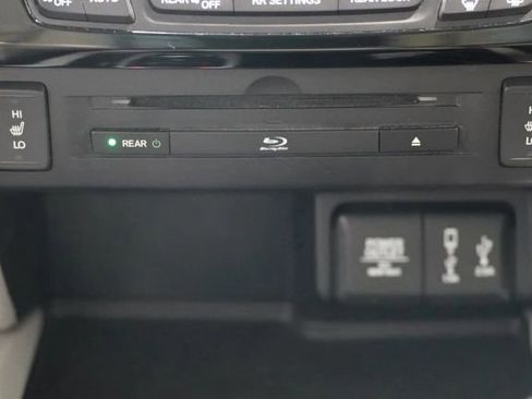 Used 2017 Honda Pilot Touring image 25