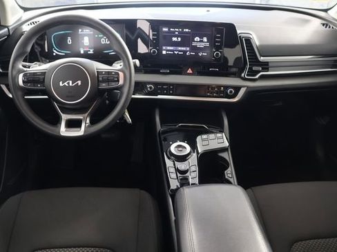 Used 2023 Kia Sportage LX image 2