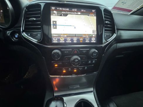 Used 2020 Jeep Grand Cherokee Altitude image 32