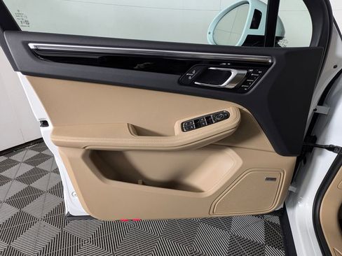 New 2026 Porsche Macan image 25