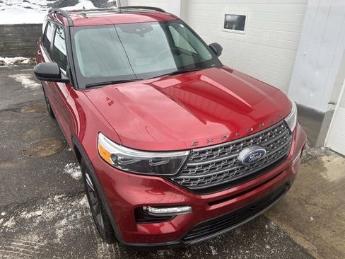 Used 2023 Ford Explorer XLT w/ Equipment Group 202A image 7