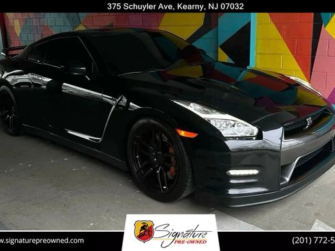 Used 2016 Nissan GT-R Premium image 1