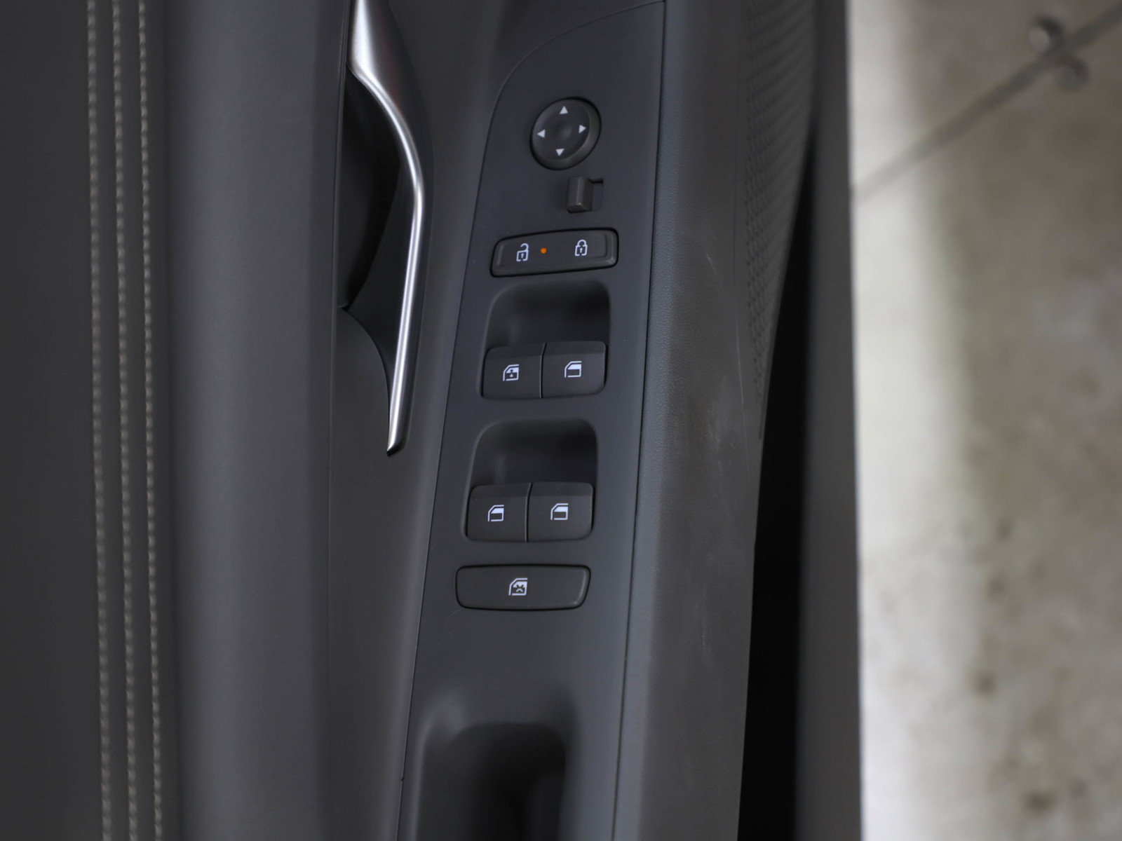 Used 2025 Hyundai Elantra SEL FWD image 17