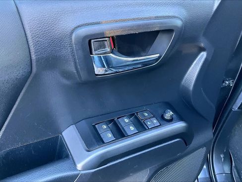 Used 2023 Toyota Tacoma TRD Off-Road image 31