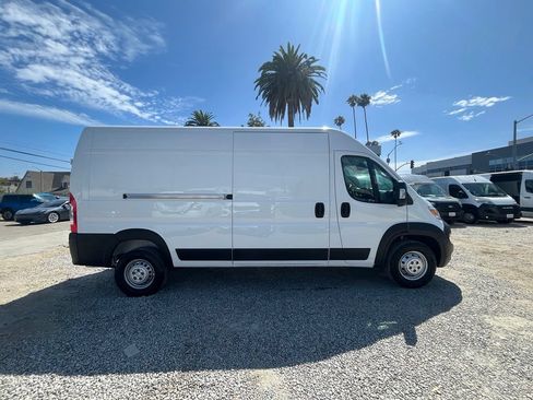 Used 2025 RAM ProMaster 2500 w/ Convenience Group FWD image 4