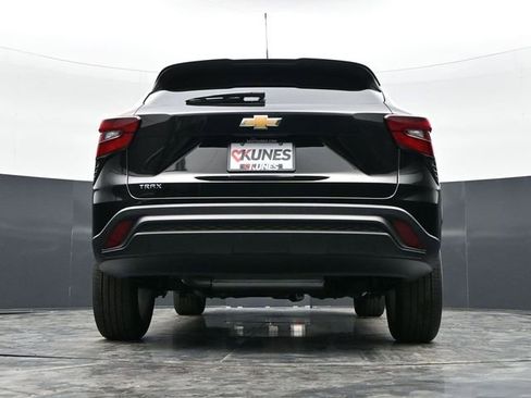 New 2026 Chevrolet Trax LS w/ LS Convenience Package FWD image 31