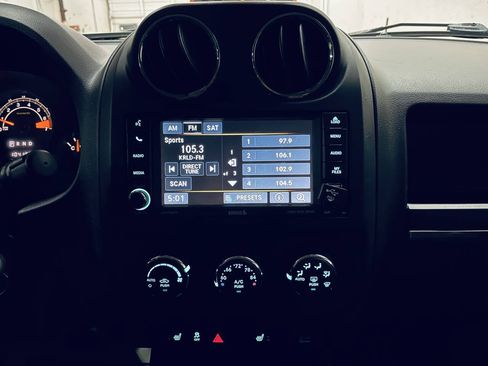 Used 2016 Jeep Patriot High Altitude FWD image 35