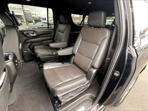 Used 2024 Chevrolet Suburban High Country w/ Advanced Technology Package image 24